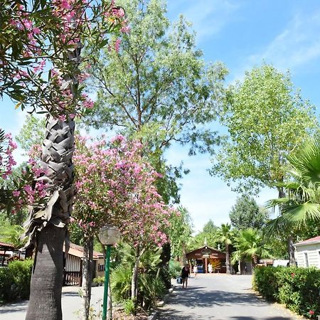 Camping Les Salisses - Maeva Vias Exteriör bild